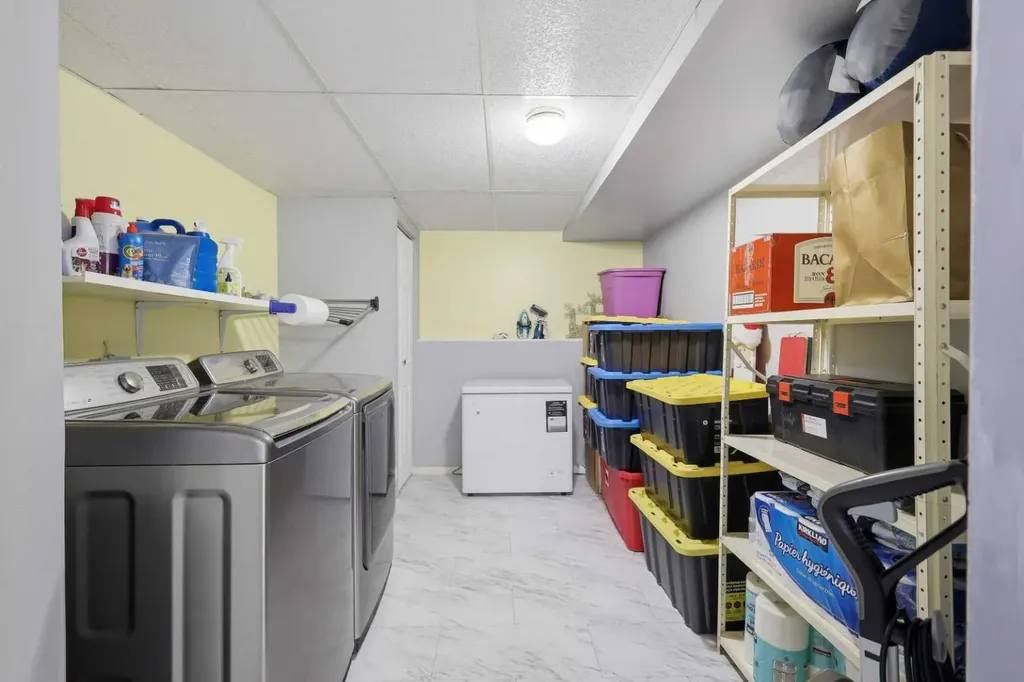 24 Wildrose Drive Sylvan Lake AB T4S 1G4