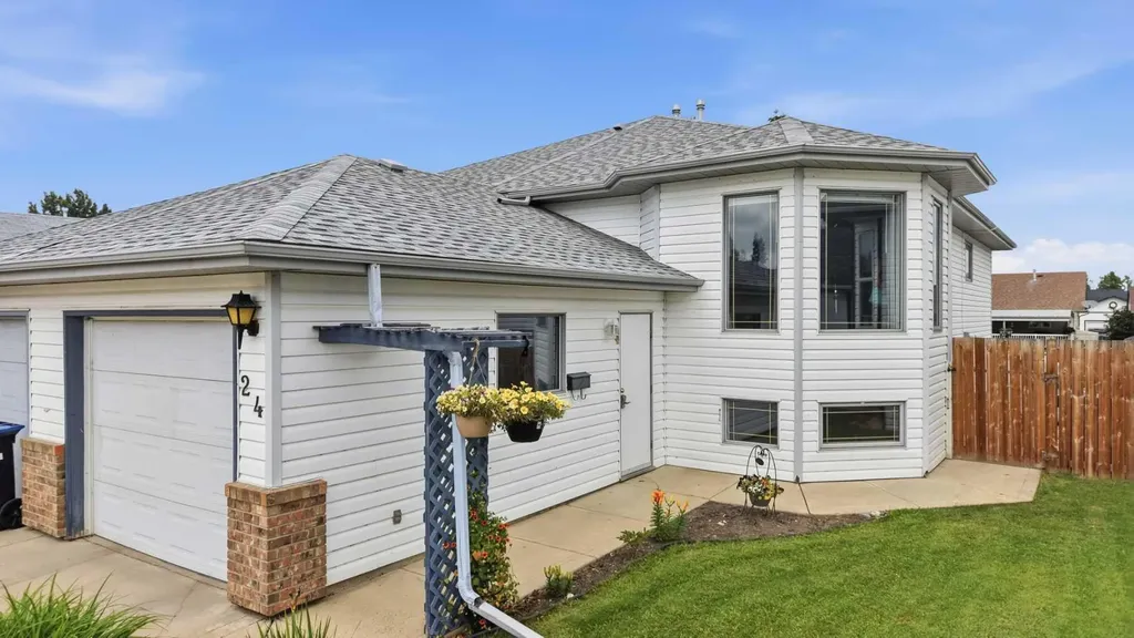 24 Wildrose Drive Sylvan Lake AB T4S 1G4