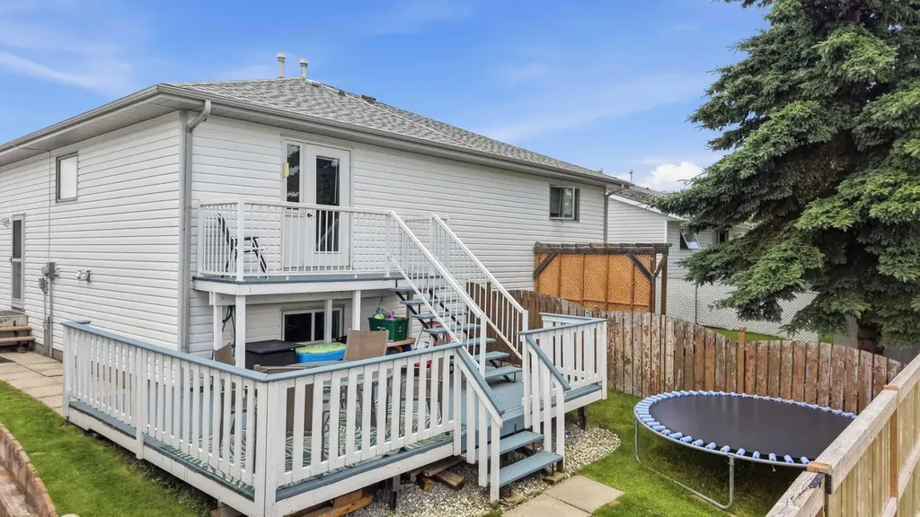 24 Wildrose Drive Sylvan Lake AB T4S 1G4