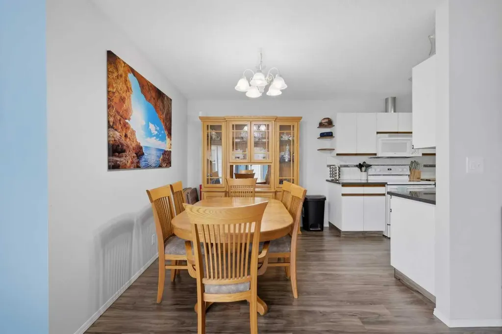 24 Wildrose Drive Sylvan Lake AB T4S 1G4