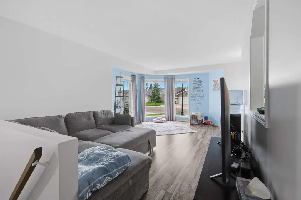 24 Wildrose Drive Sylvan Lake AB T4S 1G4