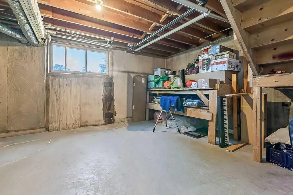 124 Bergen Road NW Calgary AB T3K 1H9
