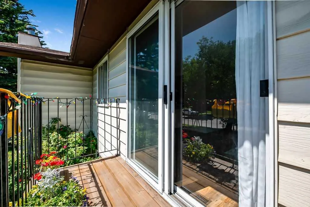 124 Bergen Road NW Calgary AB T3K 1H9