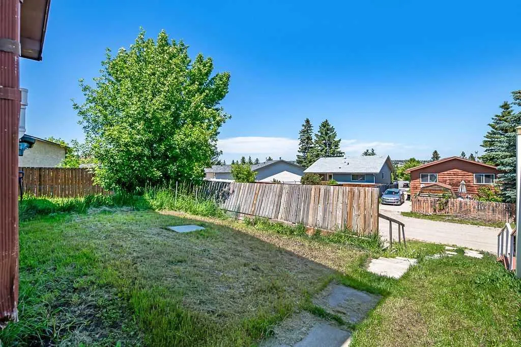 124 Bergen Road NW Calgary AB T3K 1H9