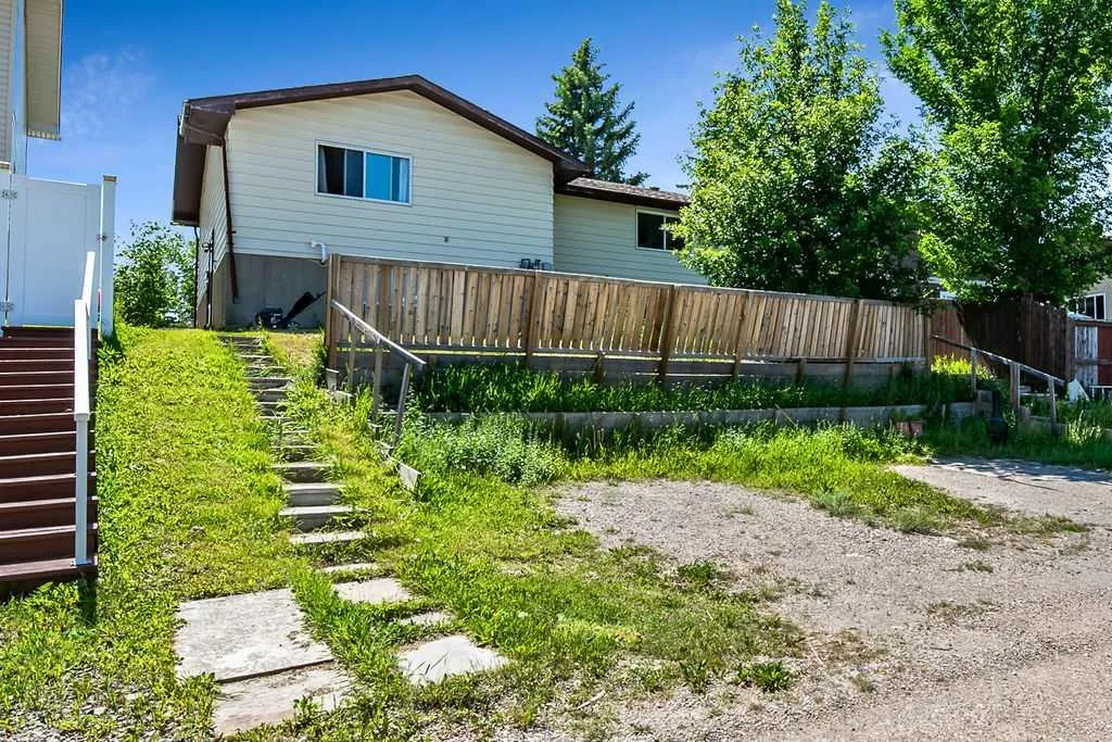 124 Bergen Road NW Calgary AB T3K 1H9