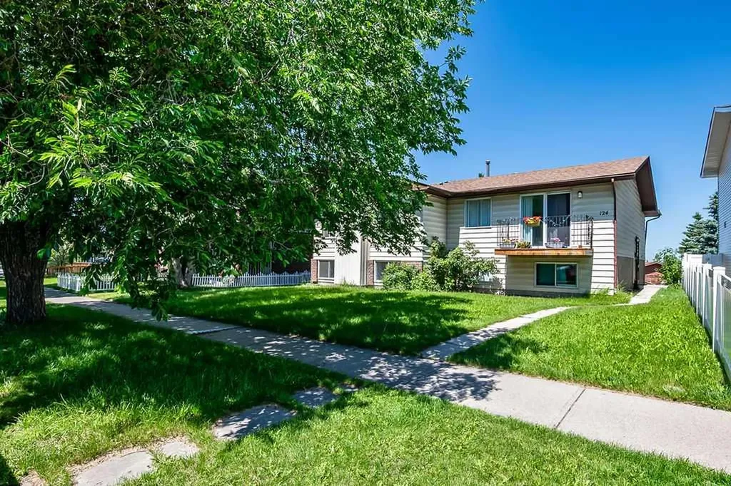 124 Bergen Road NW Calgary AB T3K 1H9