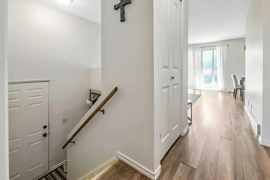 124 Bergen Road NW Calgary AB T3K 1H9