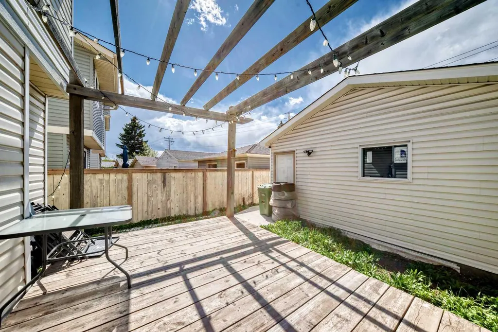 279 Falton Drive NE Calgary AB T3J 2W8