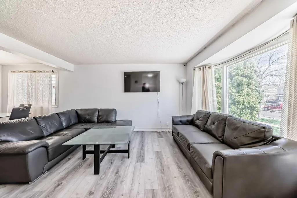 279 Falton Drive NE Calgary AB T3J 2W8