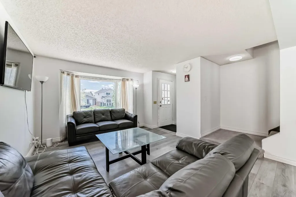 279 Falton Drive NE Calgary AB T3J 2W8
