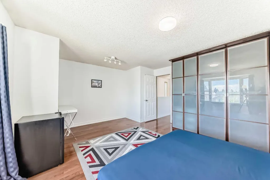 279 Falton Drive NE Calgary AB T3J 2W8