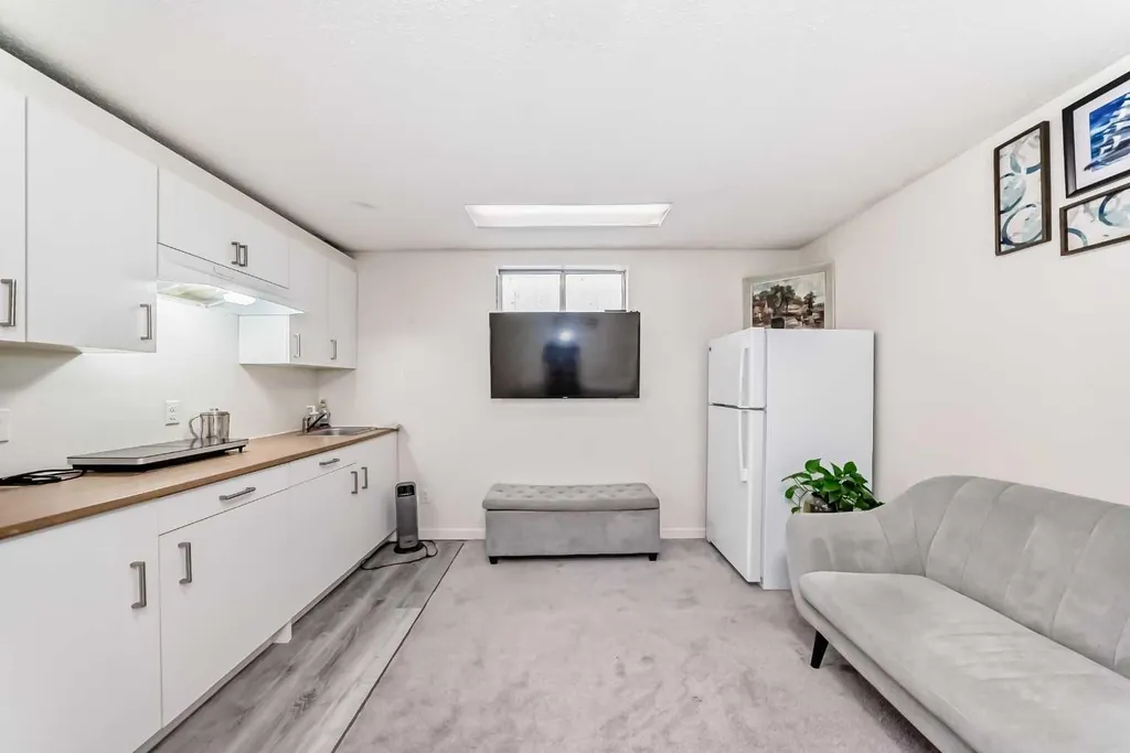 279 Falton Drive NE Calgary AB T3J 2W8