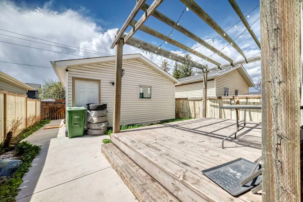 279 Falton Drive NE Calgary AB T3J 2W8