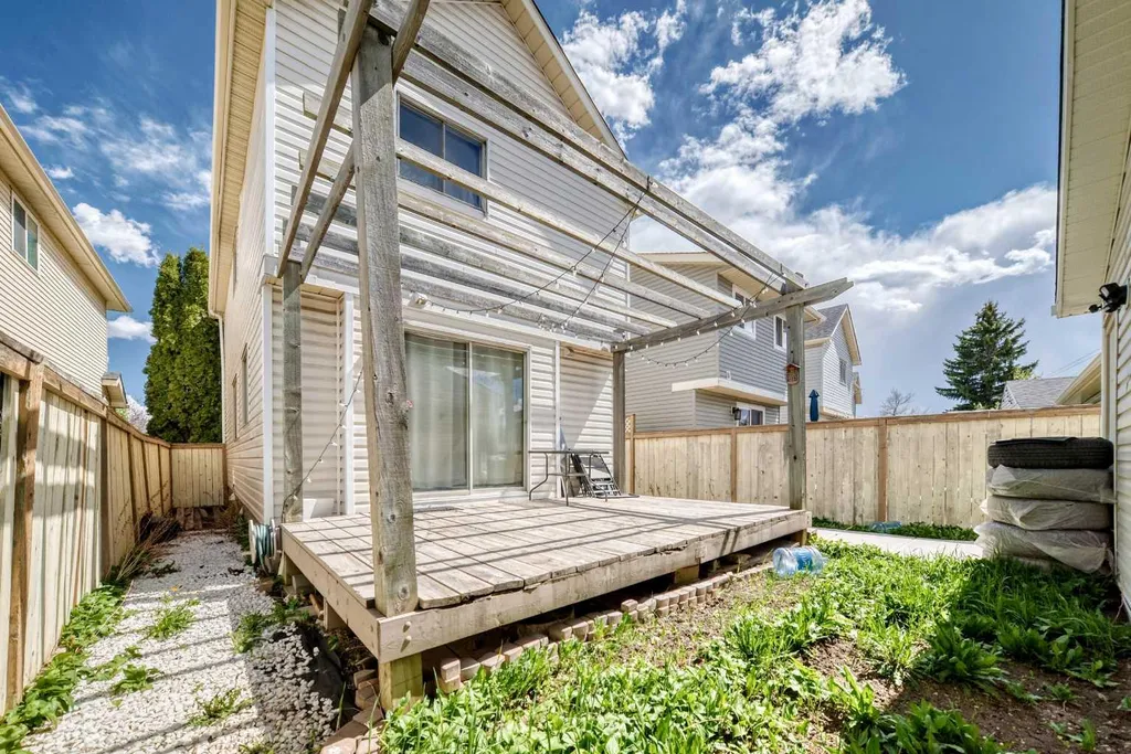 279 Falton Drive NE Calgary AB T3J 2W8