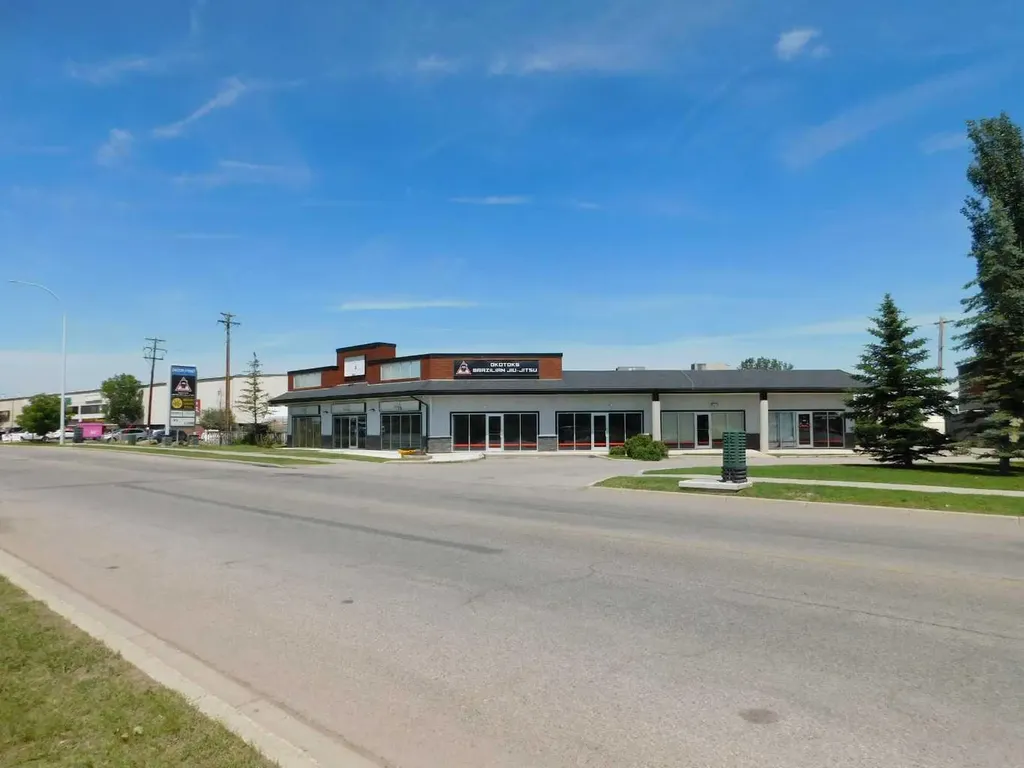 220 North Railway Street Okotoks AB T1S 0E2
