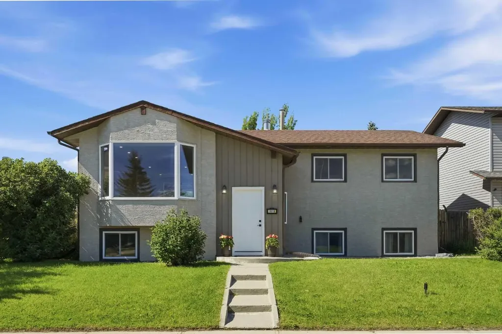 1018 10 Avenue SE High River AB T1V1L3