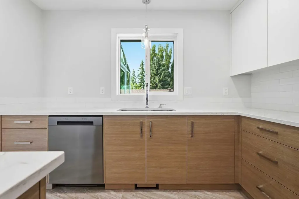 1018 10 Avenue SE High River AB T1V1L3