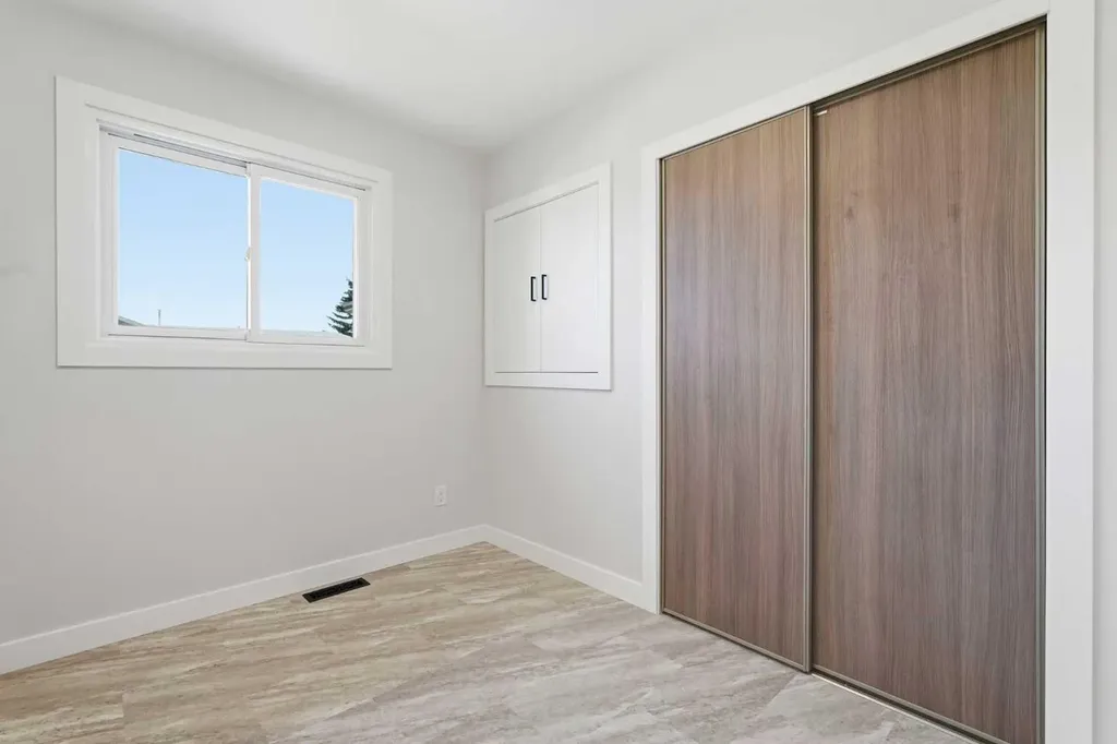 1018 10 Avenue SE High River AB T1V1L3