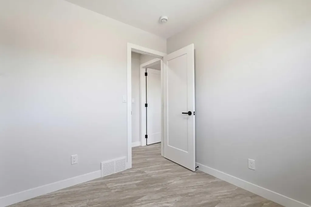 1018 10 Avenue SE High River AB T1V1L3
