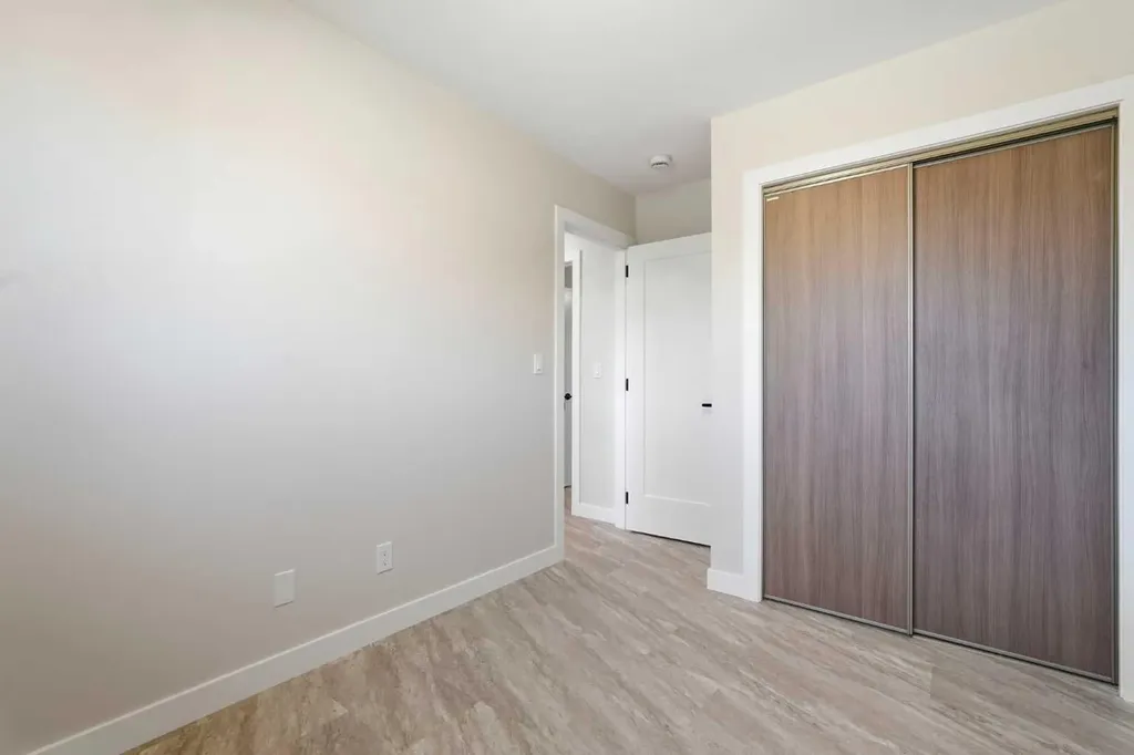 1018 10 Avenue SE High River AB T1V1L3
