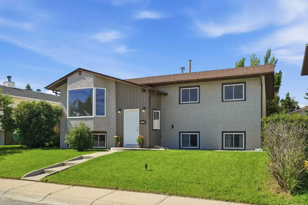 1018 10 Avenue SE High River AB T1V1L3