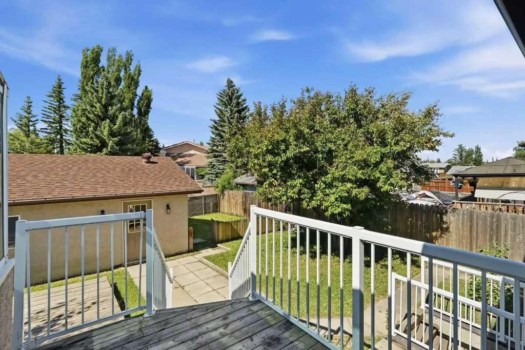 1018 10 Avenue SE High River AB T1V1L3