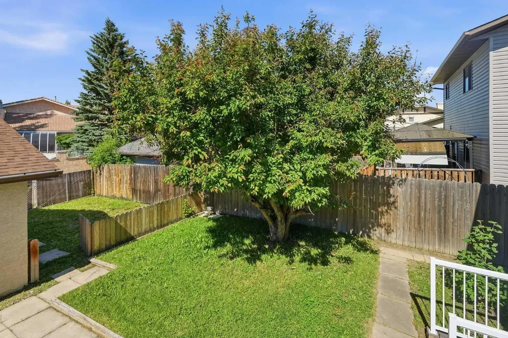 1018 10 Avenue SE High River AB T1V1L3