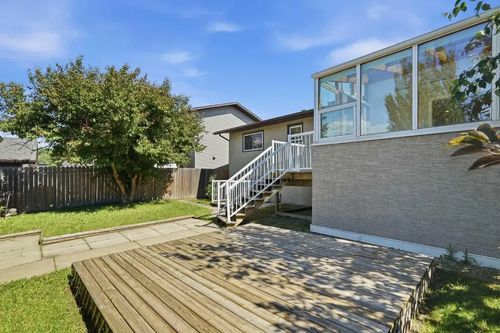 1018 10 Avenue SE High River AB T1V1L3