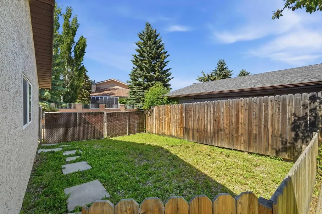 1018 10 Avenue SE High River AB T1V1L3