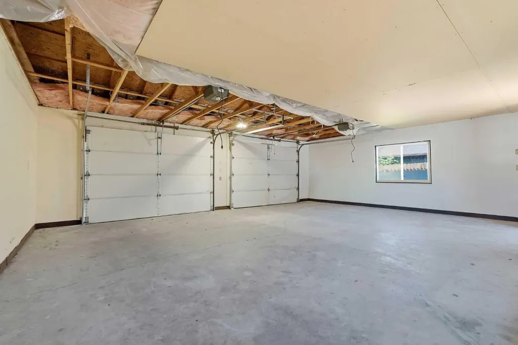 1018 10 Avenue SE High River AB T1V1L3