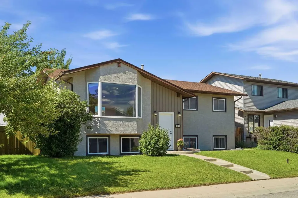 1018 10 Avenue SE High River AB T1V1L3