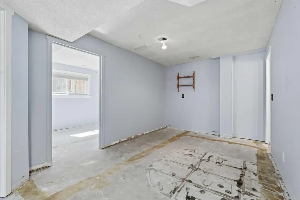 1018 10 Avenue SE High River AB T1V1L3