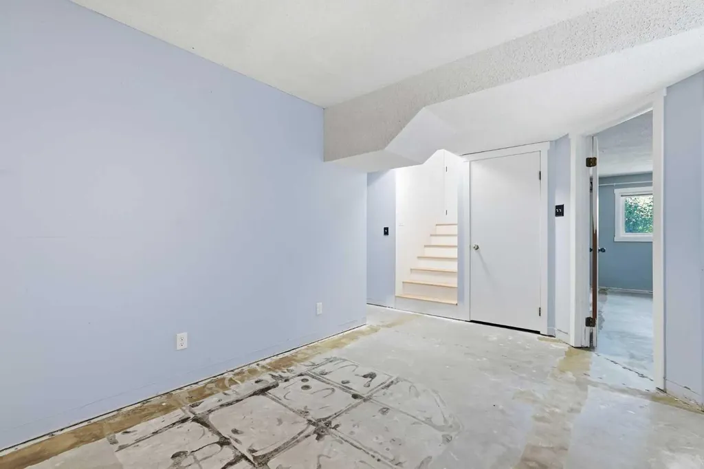 1018 10 Avenue SE High River AB T1V1L3