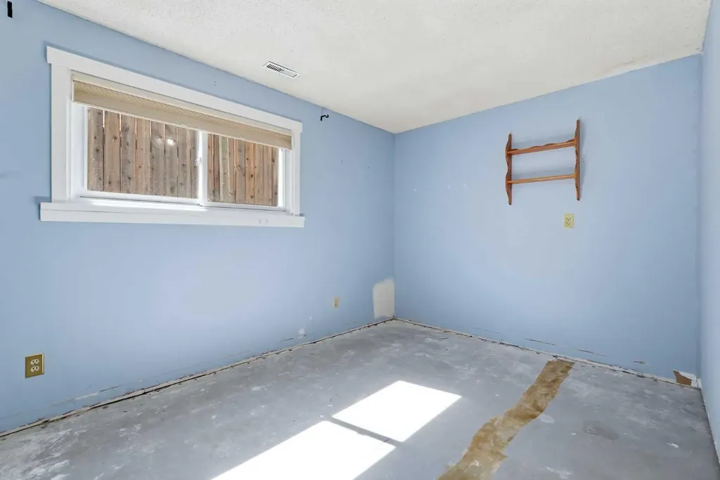 1018 10 Avenue SE High River AB T1V1L3