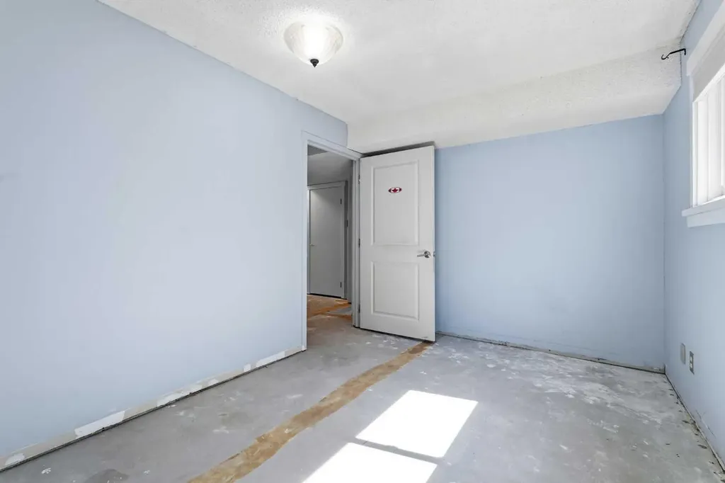1018 10 Avenue SE High River AB T1V1L3