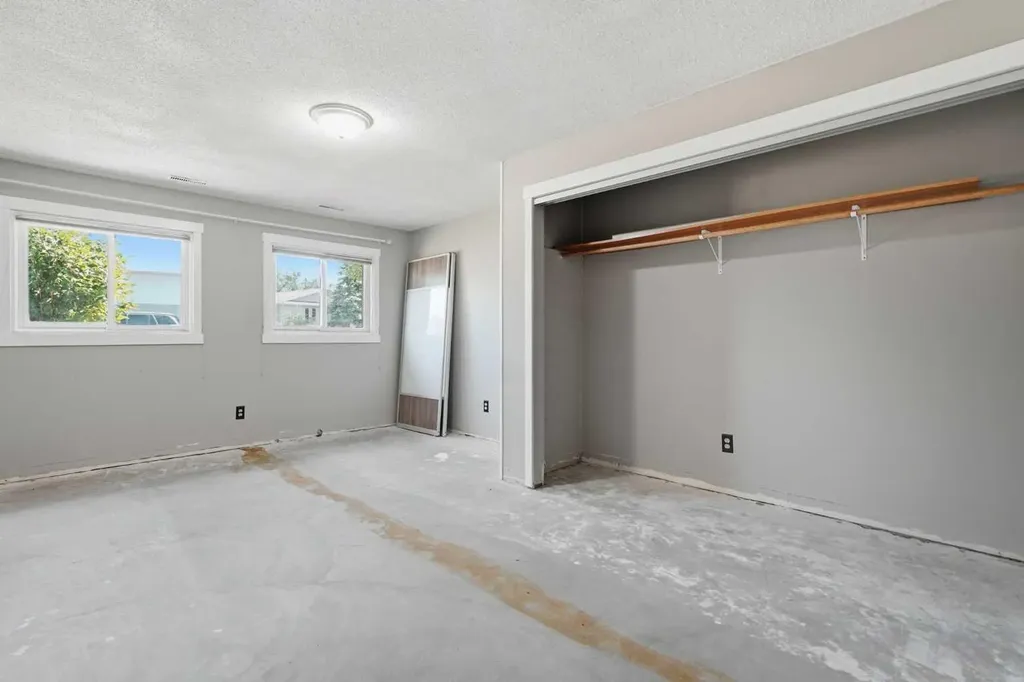 1018 10 Avenue SE High River AB T1V1L3
