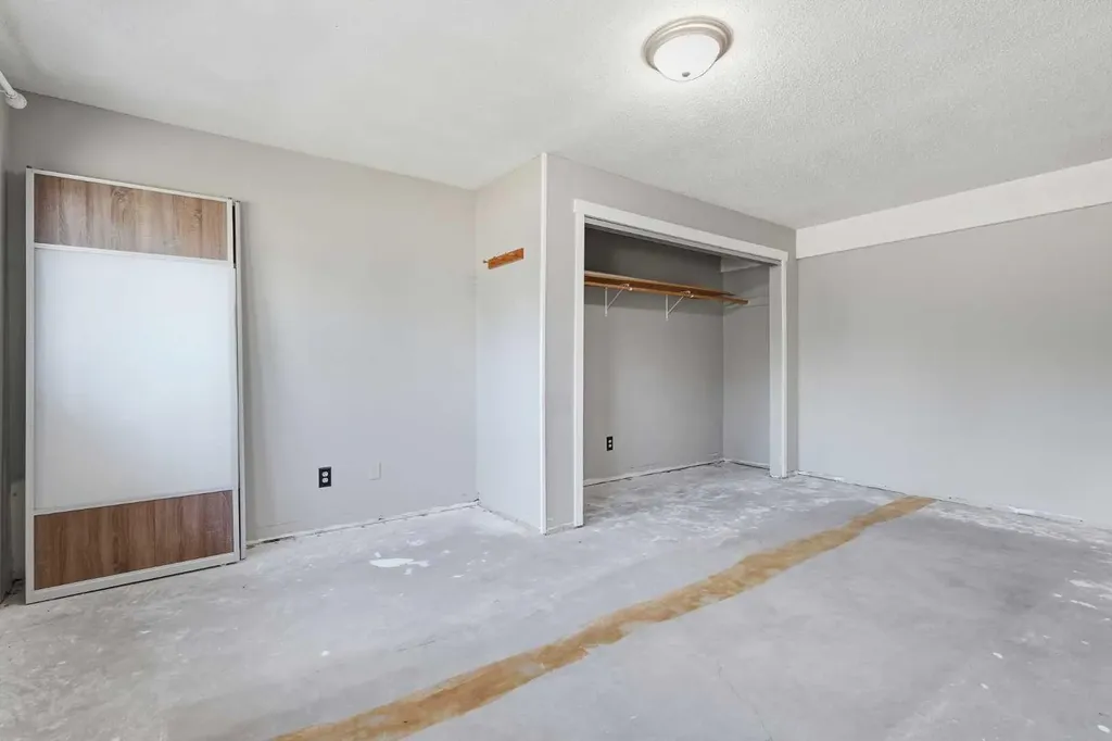 1018 10 Avenue SE High River AB T1V1L3