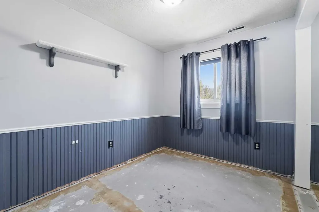 1018 10 Avenue SE High River AB T1V1L3