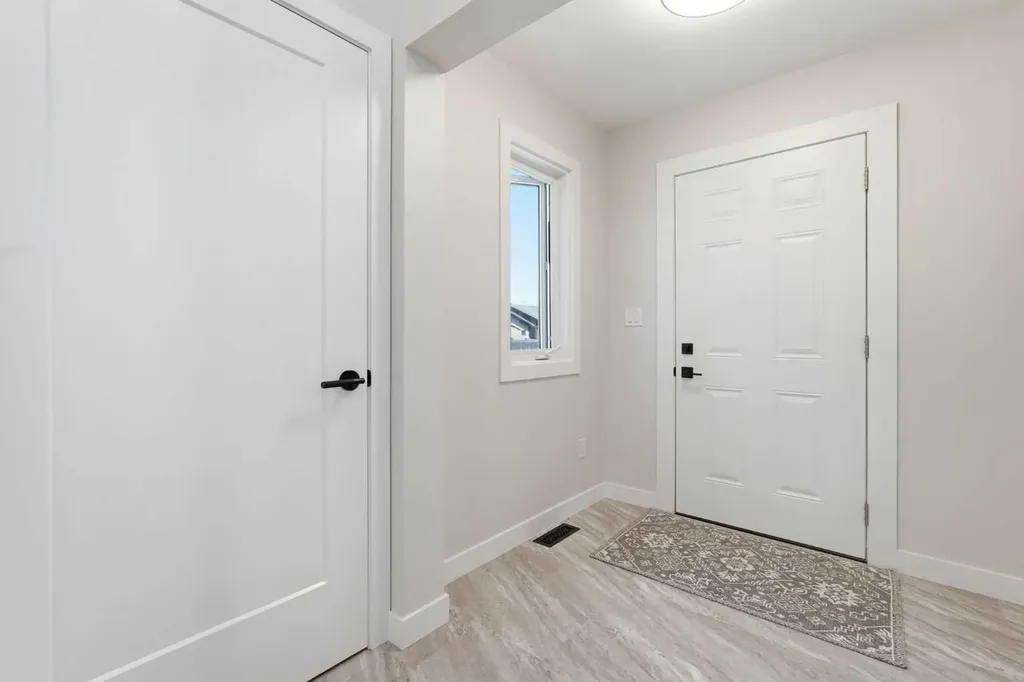 1018 10 Avenue SE High River AB T1V1L3