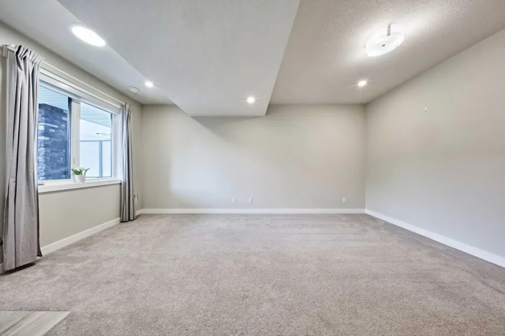 102 Crestridge Common SW Calgary AB T3B 6J5