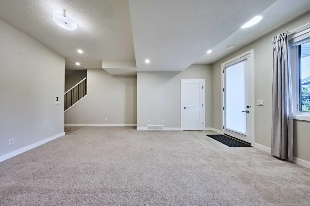 102 Crestridge Common SW Calgary AB T3B 6J5