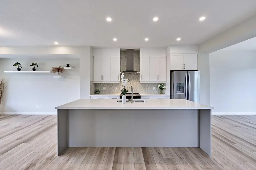 102 Crestridge Common SW Calgary AB T3B 6J5
