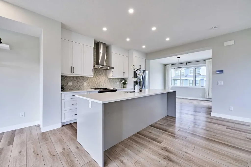 102 Crestridge Common SW Calgary AB T3B 6J5