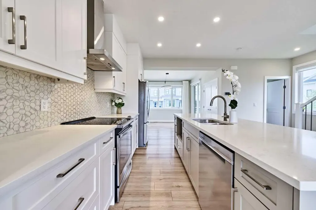 102 Crestridge Common SW Calgary AB T3B 6J5