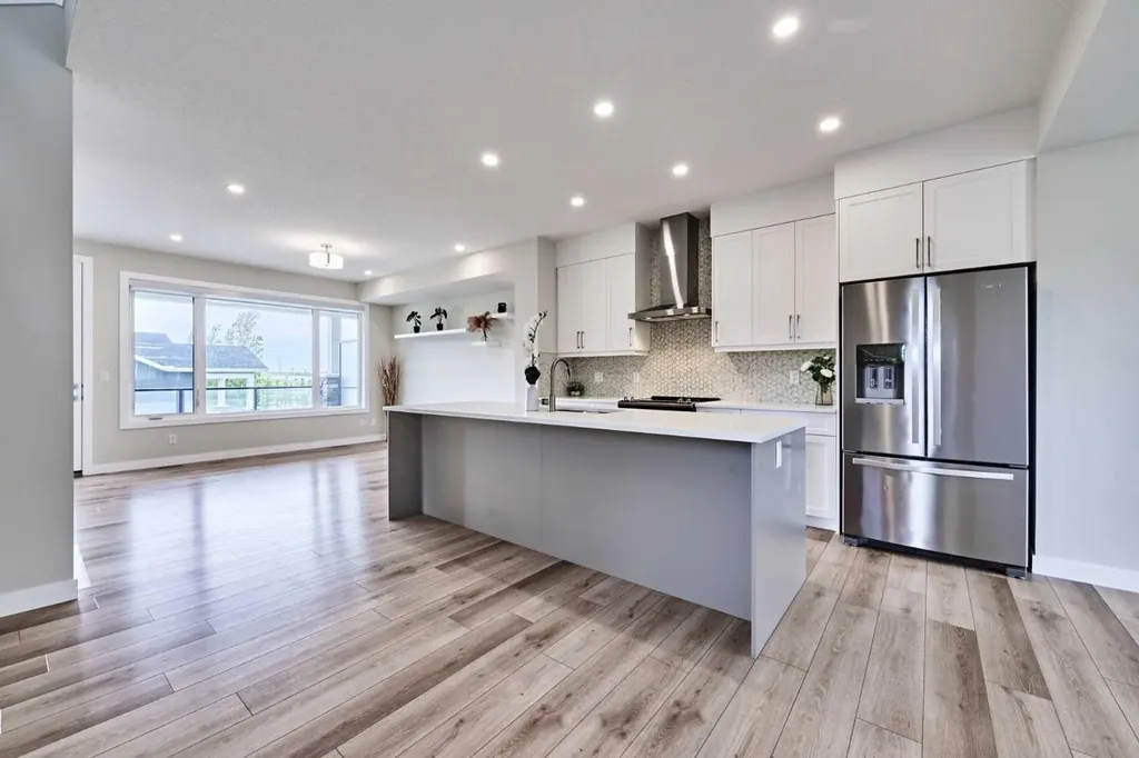 102 Crestridge Common SW Calgary AB T3B 6J5