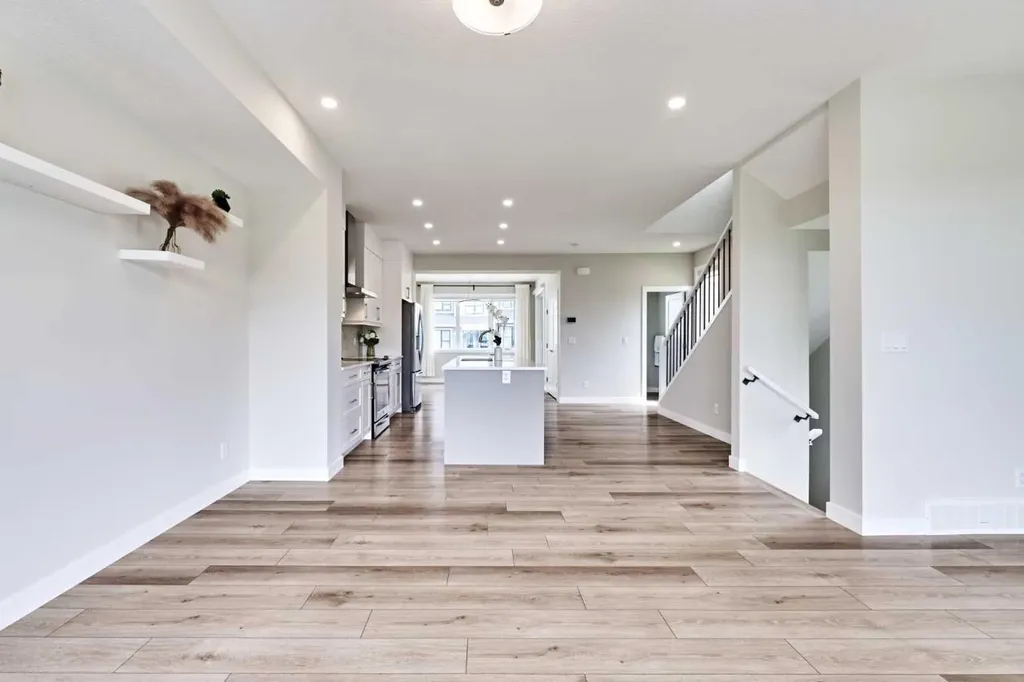 102 Crestridge Common SW Calgary AB T3B 6J5