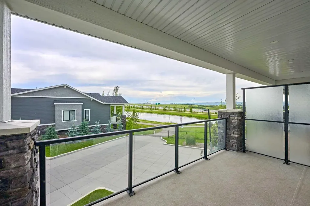 102 Crestridge Common SW Calgary AB T3B 6J5