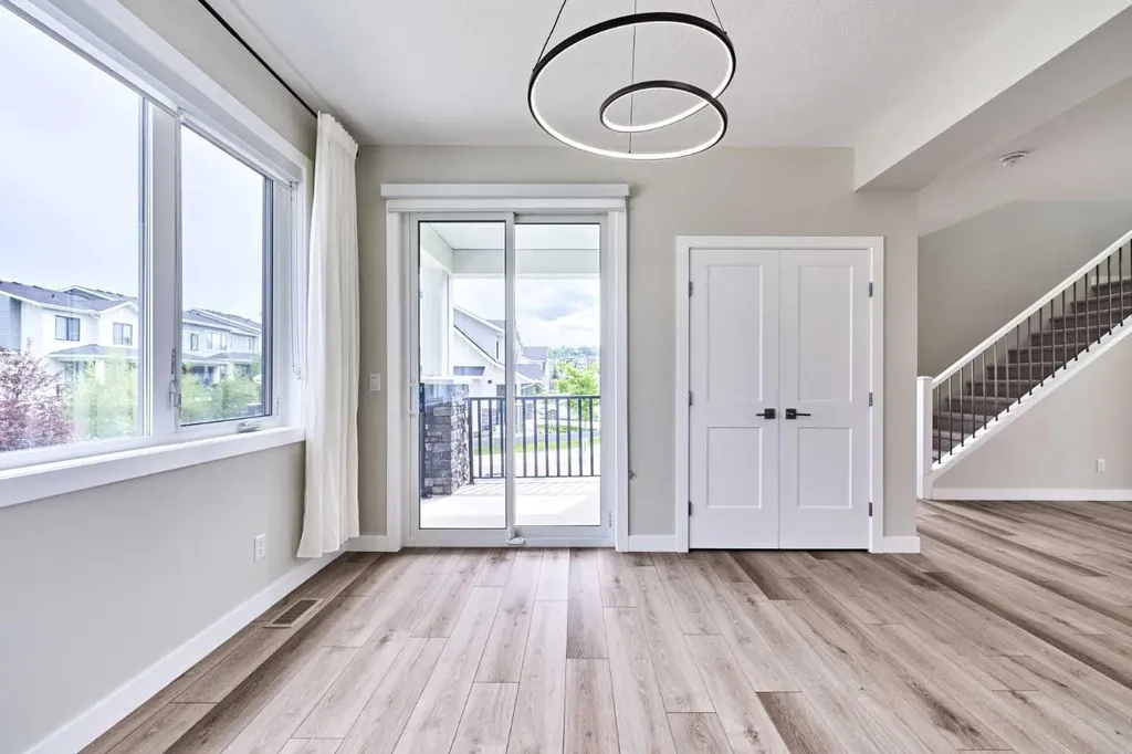 102 Crestridge Common SW Calgary AB T3B 6J5