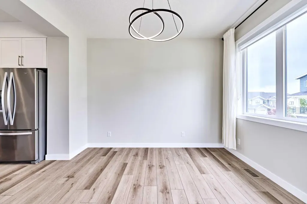 102 Crestridge Common SW Calgary AB T3B 6J5