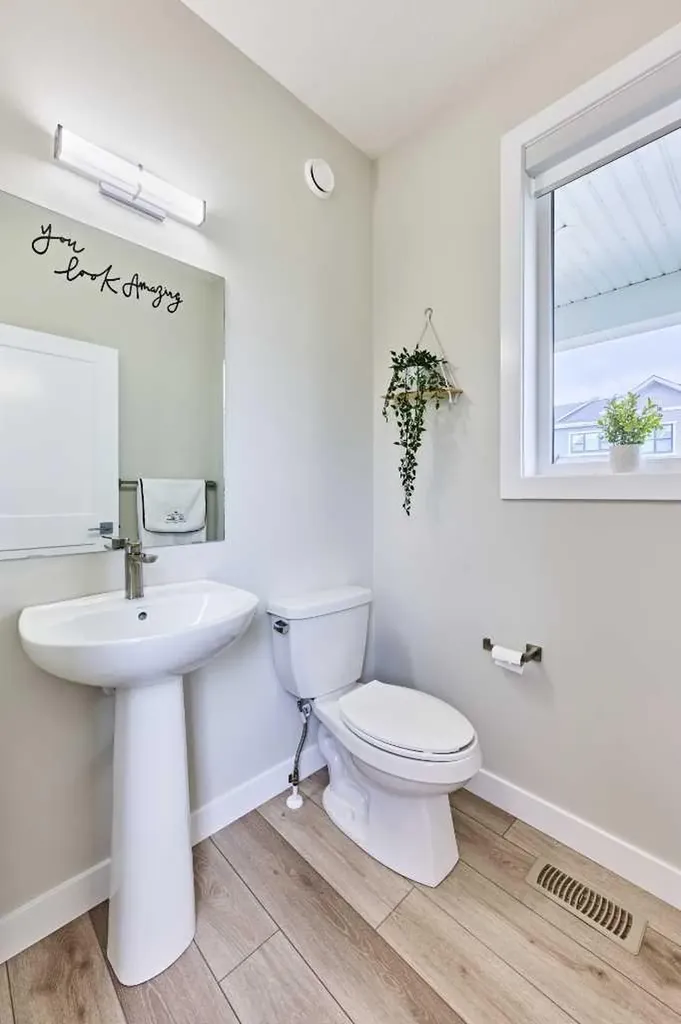 102 Crestridge Common SW Calgary AB T3B 6J5